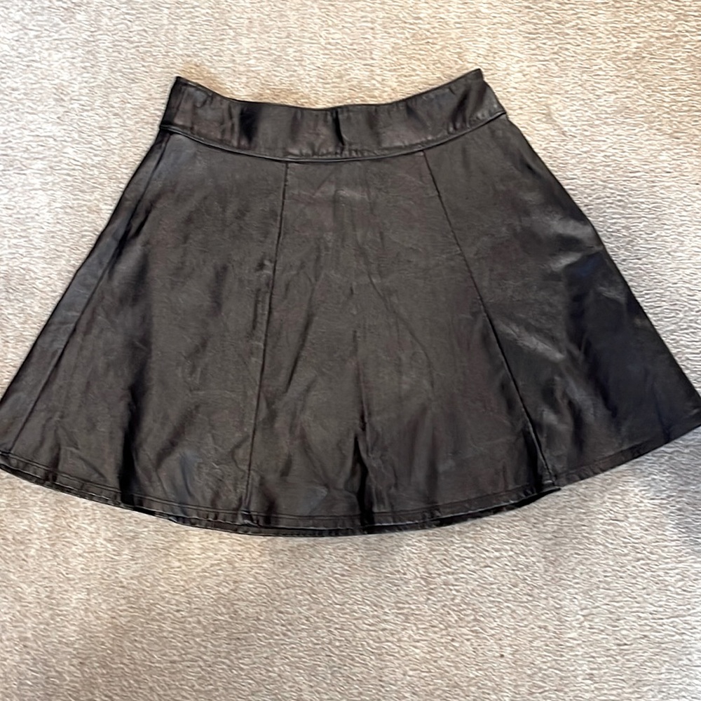 Socialite pleather skirt size S